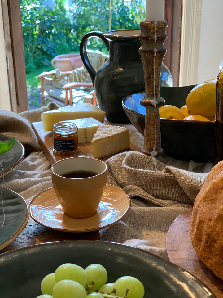 Espresso kuppi ja lautanen